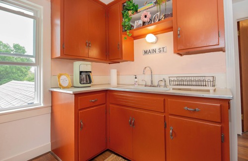 Waterford Apartamento | Cozy 1-Bedroom Retro Apartment in Waterford