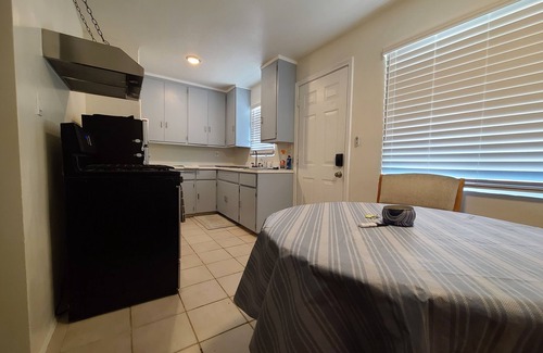 Victorville Casa | Cozy 1-bedroom with queen size bed, couch bed, full kitchen and full bathroom