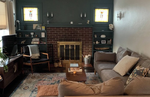 Westwood Casa | Cozy 1 BR and Bathroom Share in 3BR House In Westwood- Female Only