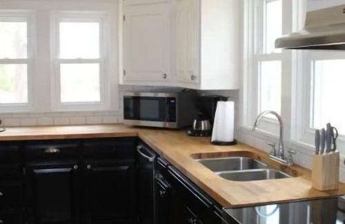 Carroll County Casa | Cozy 1920s Farmhouse in the Ozark hills