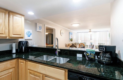 Biloxi Villa | Cozy 2 bed 2 bath condo at the beachside Ocean Club Villas