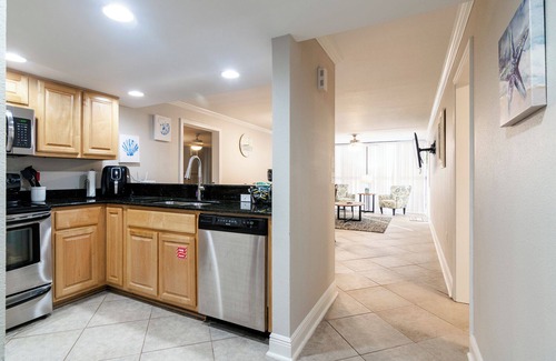 Biloxi Villa | Cozy 2 bed 2 bath condo at the beachside Ocean Club Villas