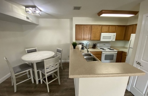 Downtown Condominio | Cozy 2 Bed 2 Bath Condo, You're home away from home.