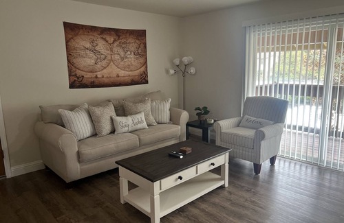 Downtown Condominio | Cozy 2 Bed 2 Bath Condo, You're home away from home.