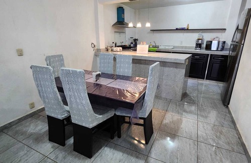 Los Reyes Apartamento | Cozy 2-bedroom apartment in nice Los Reyes Acaquilpan with WiFi
