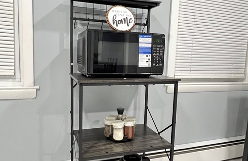 New Britain Apartamento | Cozy 2-bedroom apartment in charming New Britain with WiFi