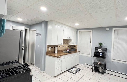 New Britain Apartamento | Cozy 2-bedroom apartment in charming New Britain with WiFi