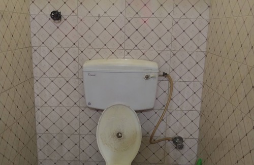 Behala Apartamento | Cozy 2-bedroom apartment with WiFi, AC in enjoyable Kolkata