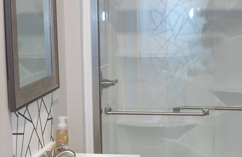 Holly Springs Casa | Cozy 2-bedroom building in serene Holly Springs with WIFI, AC and great decor.