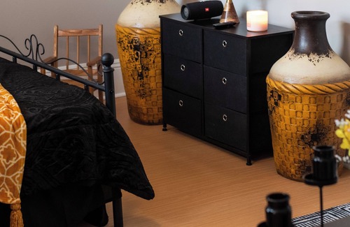 Holly Springs Casa | Cozy 2-bedroom building in serene Holly Springs with WIFI, AC and great decor.