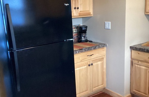Big Stone City Cabina | Cozy 2-bedroom cabin with WiFi, AC in serene Big Stone City