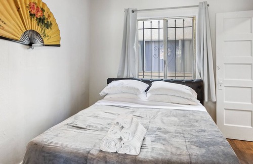 East Hollywood Cabaña | Cozy 2-bedroom cottage in the heart of L.A.