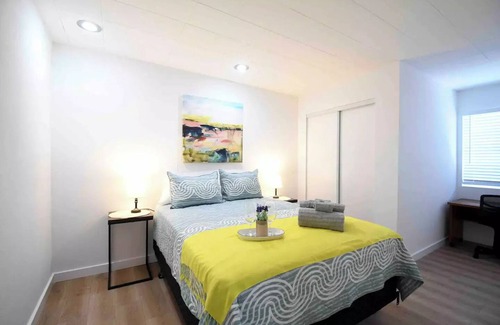 Rialto Casa | Cozy 2 bedroom home in Rialto with Mountain & Garden Views, near Downtown.