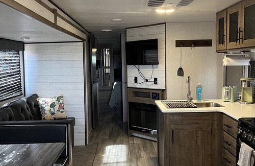 Polvadera Casa | Cozy 2-bedroom RV in peaceful San Acacia! StarLink Internet