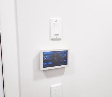 Calgary Apartamento | Cozy 2 BR Suite Self check-in I Free Park Pass