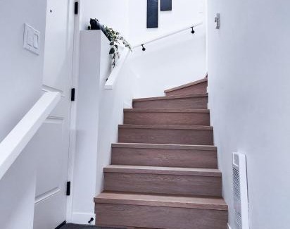 Calgary Apartamento | Cozy 2 BR Suite Self check-in I Free Park Pass