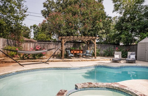 Central Oklahoma City Casa | Cozy 3 bdrm w/pool & hot tub!!