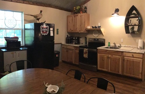 Independence Cabina | Cozy 3-bedroom, 2 bath cabin in charming neighborhood near Sardis Lake, Como, MS