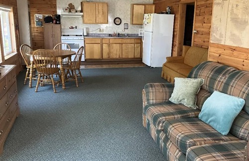 Manistique Cabina | Cozy 3-bedroom cabin in peaceful Manistique on Indian Lake with wifi and cable