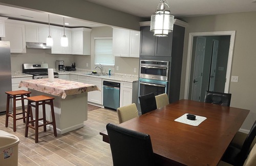 Camden Casa | Cozy 3-bedroom house in pleasant Camden with AC