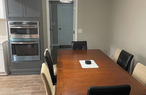 Camden Casa | Cozy 3-bedroom house in pleasant Camden with AC