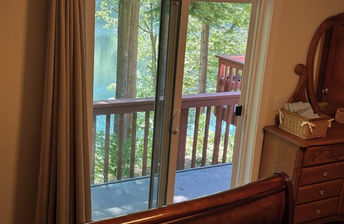 Enumclaw Chalet De Esquí | Cozy 3-bedroom lakeside chalet near Enumclaw