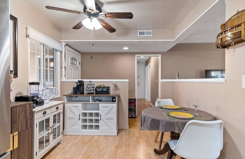 Mayflower Village Casa | Cozy 3b2b Single house with AC in Monrovia w/backyard patio