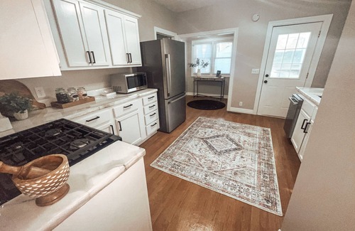 Dahlman Casa | Cozy 3BR Retreat in Little Bohemia: Near Downtown Old Market and Zoo