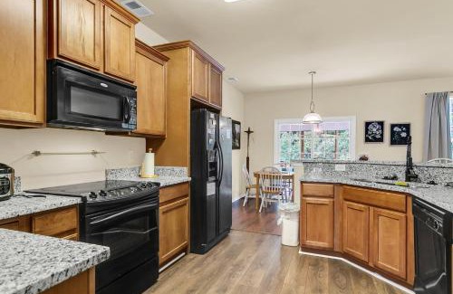 Lincolnville Casa | Cozy 4-bed, 2-bath Spacious Family Home