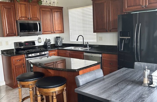 Olivehurst Casa | Cozy 4-bedroom house with Pool and Hot Tub in beautiful Plumas Lake