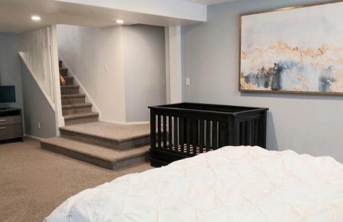 Port Washington Casa | Cozy 4BR 3BA Home- Train to NYC, USOpen, CitiField Mets, Walk to Harbor & Golf