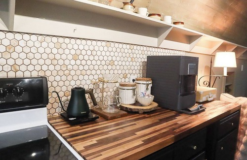 Cullowhee Cabina | Cozy A-Frame ~10 min to Cashiers - Pet Friendly, Firepit, + Hot tub!