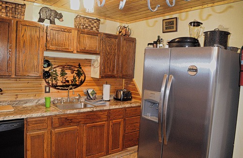 Chalet Village Cabaña | Cozy A-Frame Cabin w/ Hot Tub 3 Min to Downtown