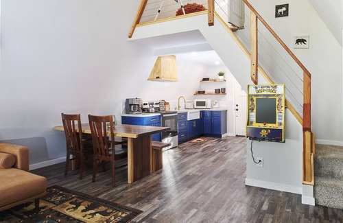 Bouvet Island Casa | Cozy A-Frame - Truly Woodsy -Outdoor Dine on Deck