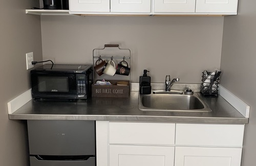 Aldenville Apartamento | Cozy All Season Lake Front Apartment