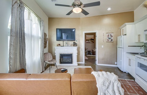 Alpine Cabaña | Cozy Alpine Cottage Near Casinos & Trails!