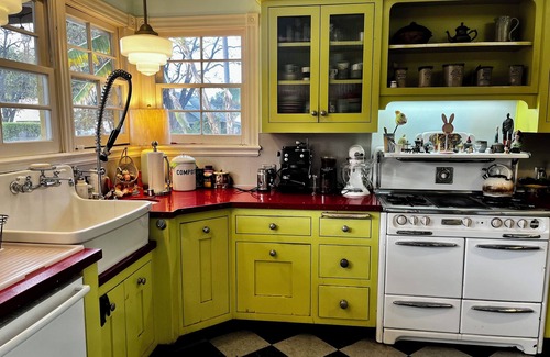 Fullerton Casa | Cozy and Charming Artist home near downtown