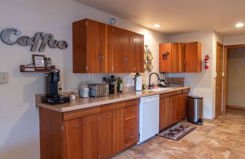 South Fork Cabina | Cozy and Family Friendly Spacious Cabin on a 3/4-acre lot