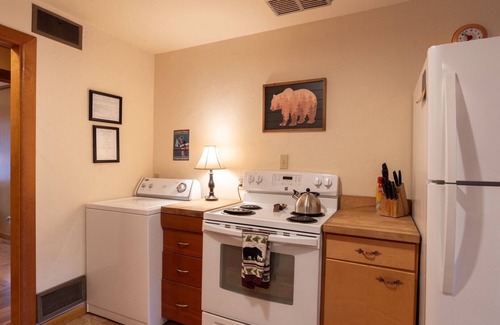 South Fork Cabina | Cozy and Family Friendly Spacious Cabin on a 3/4-acre lot