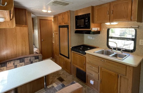 Campbellsport Alquiler De RV | Cozy and Quiet Camper at Camp Northern Lights!