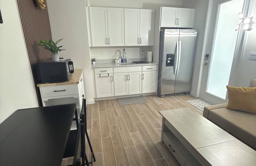 Homestead Apartamento | Cozy Apartment/Efficiency in tranquil Homestead with AC, WiFi, private entrance