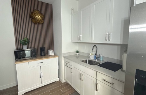 Homestead Apartamento | Cozy Apartment/Efficiency in tranquil Homestead with AC, WiFi, private entrance