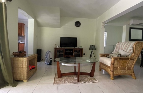 Woodlands Apartamento | Cozy apartment in lovely Olveston with AC, WiFi. Close to Salem and Old town.