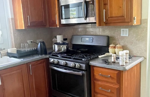 Woodlands Apartamento | Cozy apartment in lovely Olveston with AC, WiFi. Close to Salem and Old town.
