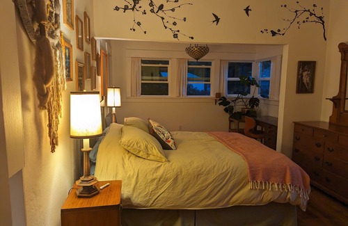 Woodland Cabaña | Cozy artsy home near downtown for family's and pets