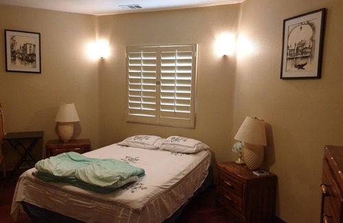 South Redlands Casa | Cozy Blue Room in a house in quiet Redlands with WiFi, AC, heater, laundry, etc