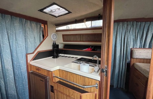 Riverside Alquiler De Eote | Cozy boat in Marina at the base of Spirit Mountain in west Duluth.