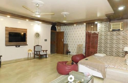 New Delhi Apartamento | Cozy Bohemian Studio Apartment - GK2 South Delhi, near M Block Market