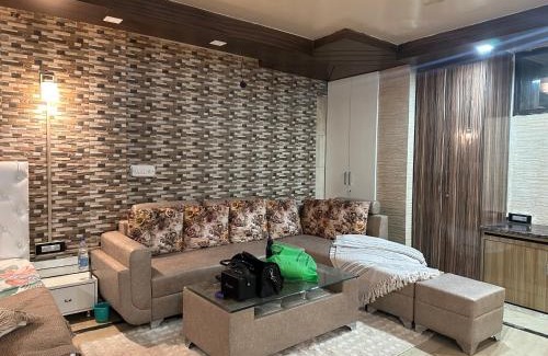 New Delhi Apartamento | Cozy Bohemian Studio Apartment - GK2 South Delhi, near M Block Market