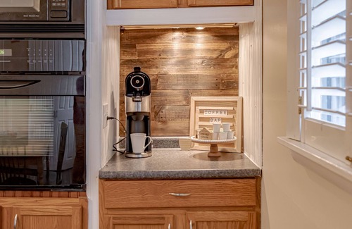 Elizabethtown Casa | ✸ Cozy Bungalow w Lg Yard | Ball Park 2.7 mi Downtown 1.1 mi✸